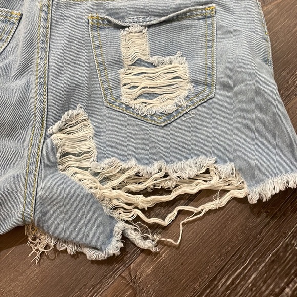 Light wash shorts✨ - Picture 3 of 5